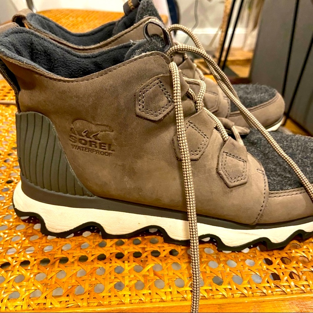 Sorel Kinetic Caribou Boots EUC Womens Size 9